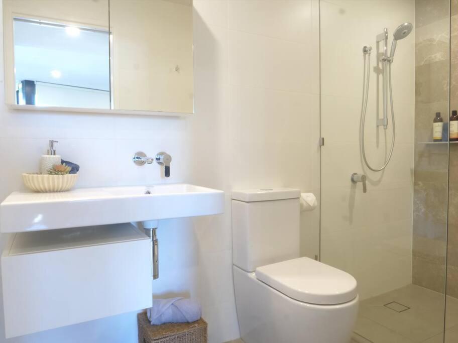 Modern 1 Brm Apartment With Pool Close To Beach Голд-Кост Екстер'єр фото