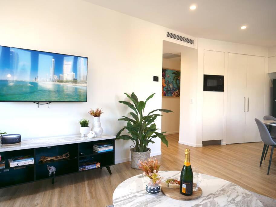 Modern 1 Brm Apartment With Pool Close To Beach Голд-Кост Екстер'єр фото