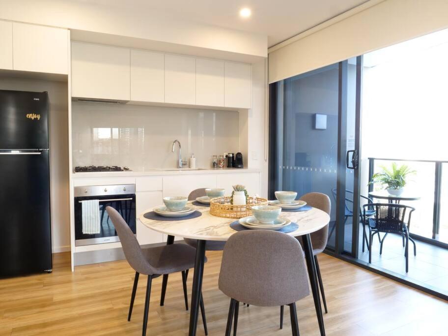 Modern 1 Brm Apartment With Pool Close To Beach Голд-Кост Екстер'єр фото