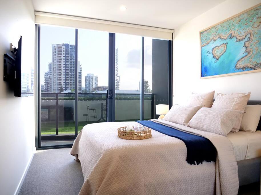 Modern 1 Brm Apartment With Pool Close To Beach Голд-Кост Екстер'єр фото